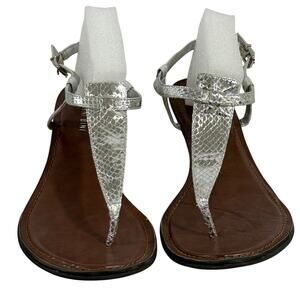 Gianni Bini Silver Metallic Snakeskin T Strap Thong Sandals Size 11M Ankle Strap
